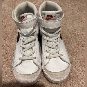 Nike Blazer Mid '77
Little Kids' Shoes 3Y